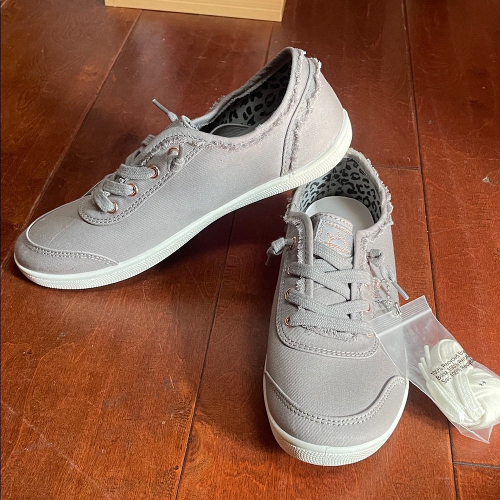 NWT BOBS by Skechers Women's Light Gray Sneakers with Rose Gold Accents - Picture 5 of 6